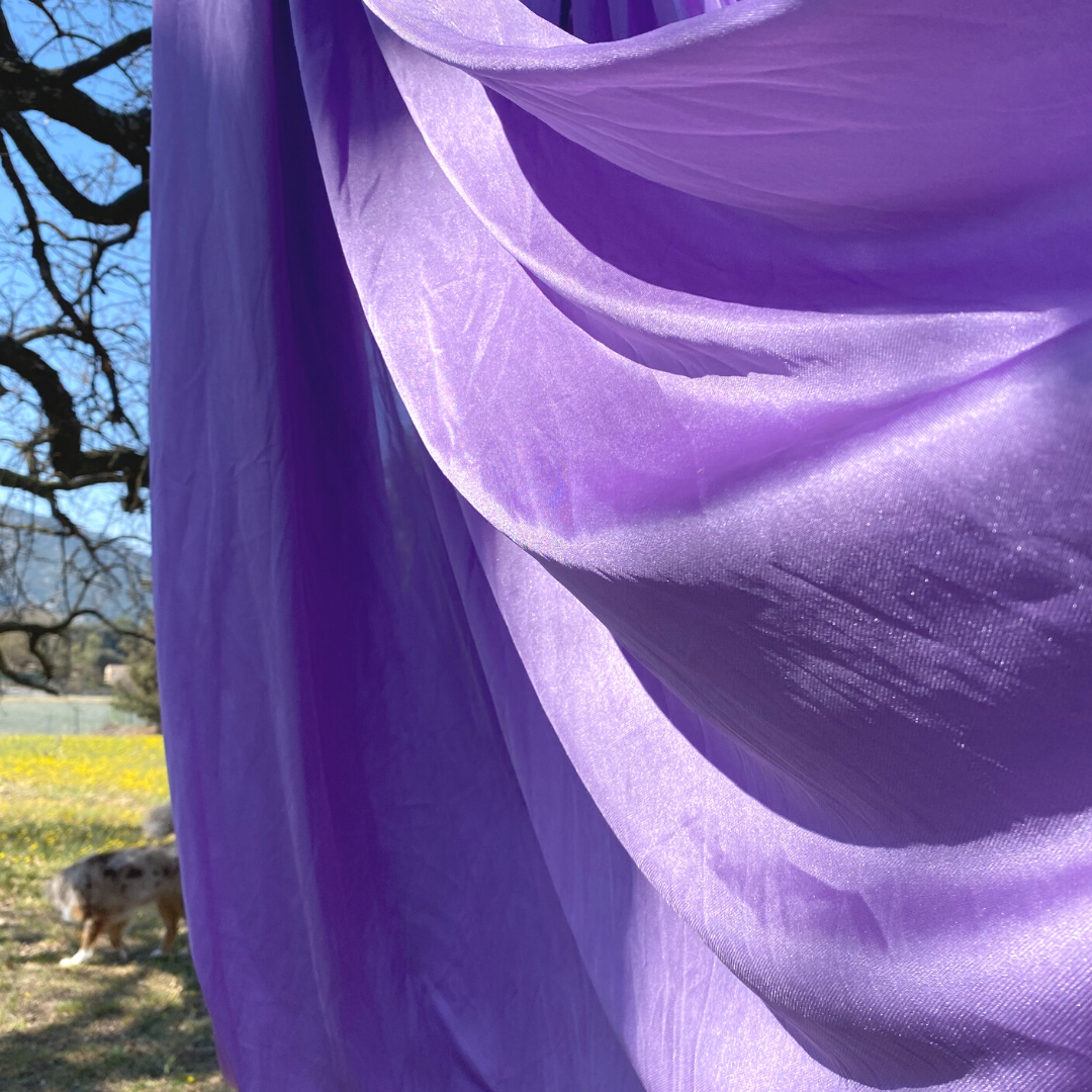 Tissu hamac yoga aérien lilas en provence - OYA YOGA